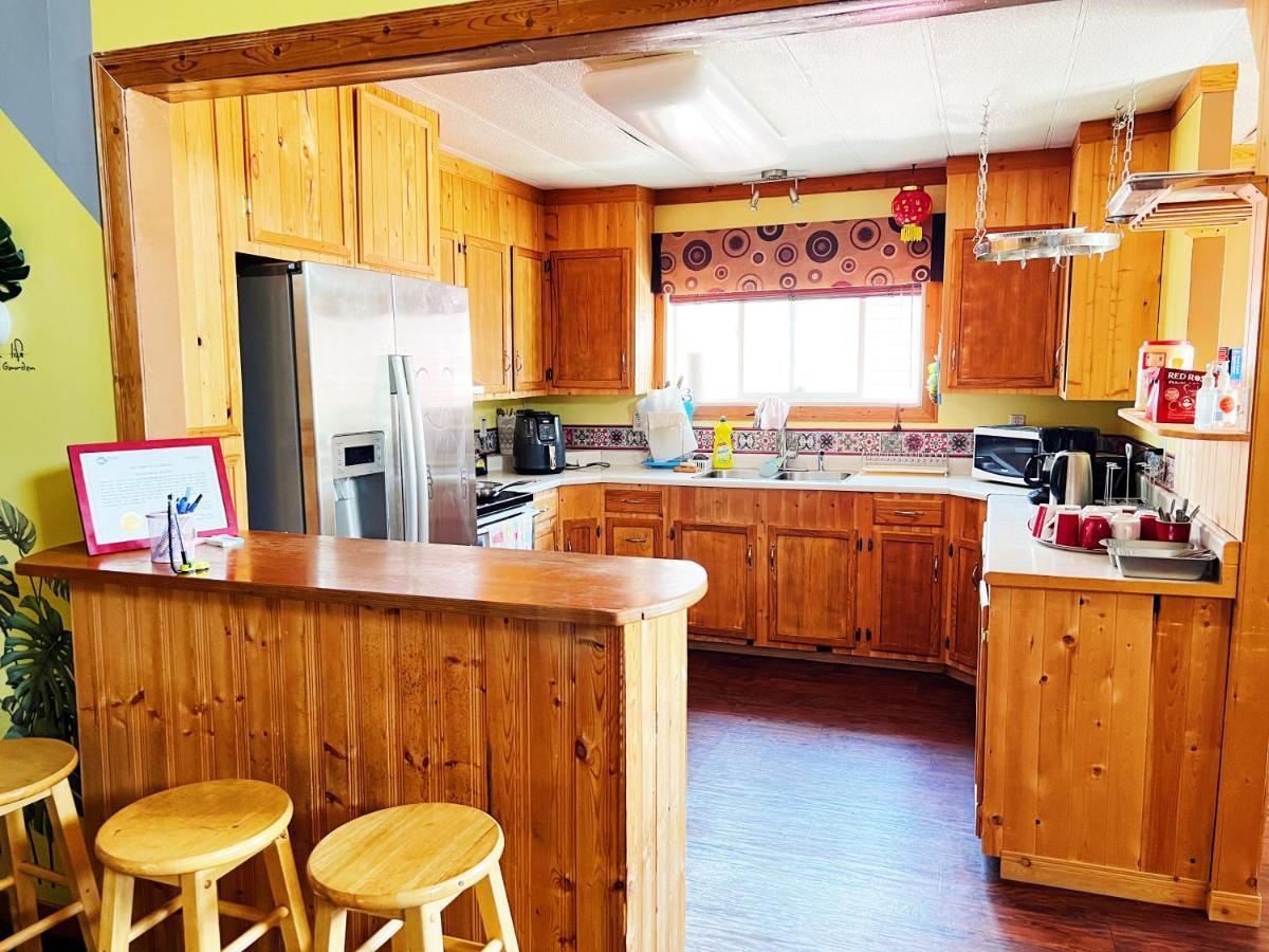 Sarah'S Dreamhouse B&B Churchill Esterno foto